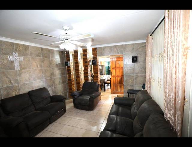 3 BEDROOM HOUSE FOR SALE IN NEWLANDS WEST